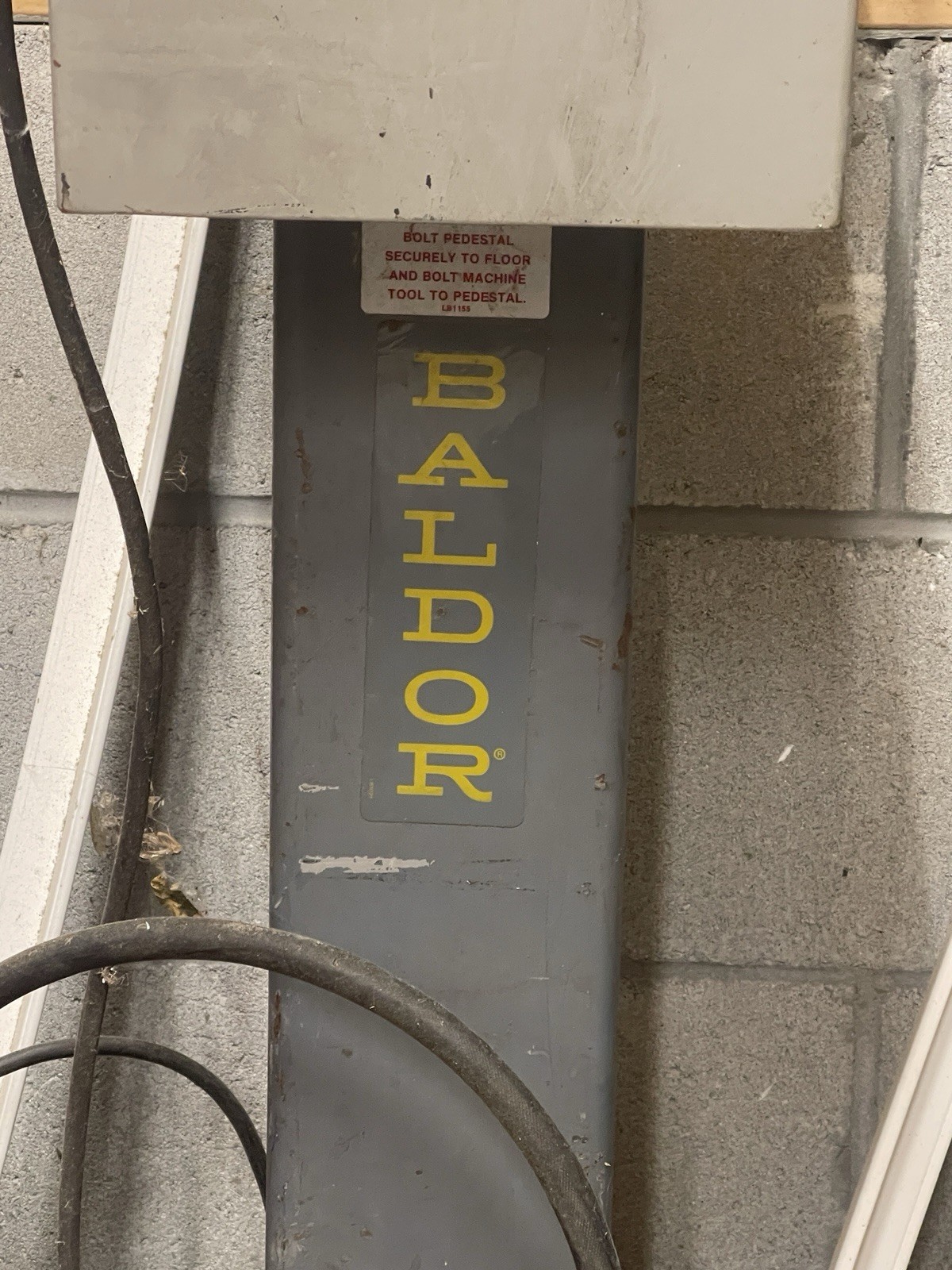 BALDOR BUFFER / POLISHER No. 333B 3/4 HP 115/230V RPM3600 With Stand