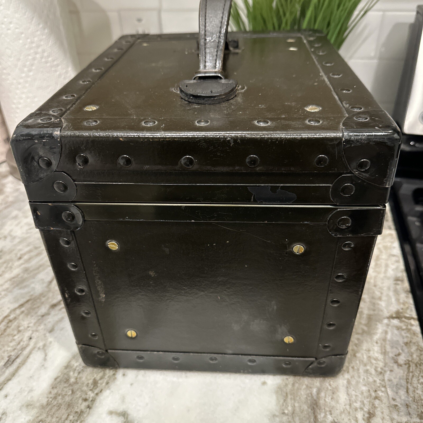 (UNBRANDED) BLACK PADDED STORAGE CASE