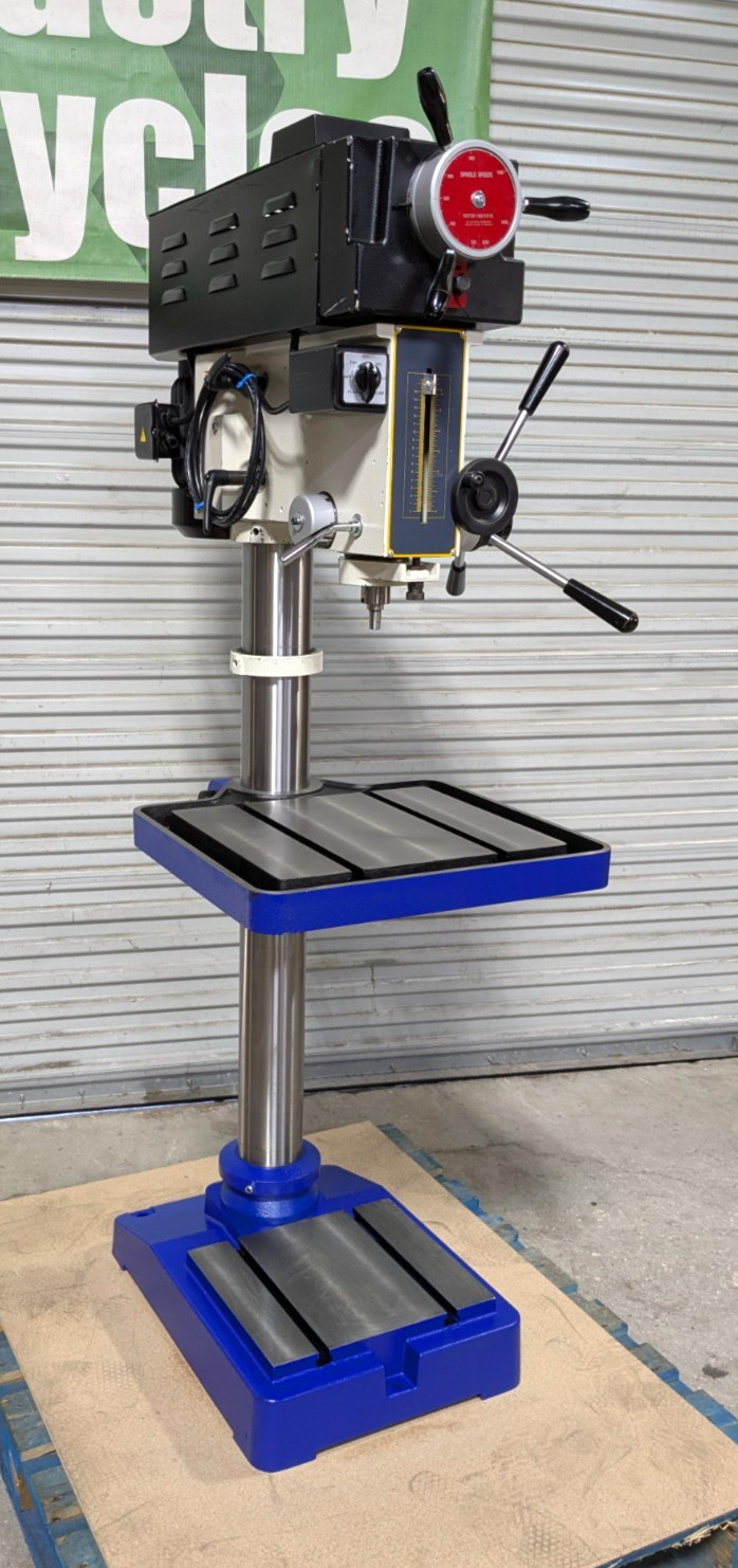 Vectrax Mill / Drill 20" Swing 2hp 220V 3ph 3MT RF-401V/3VTX *Scratch &a