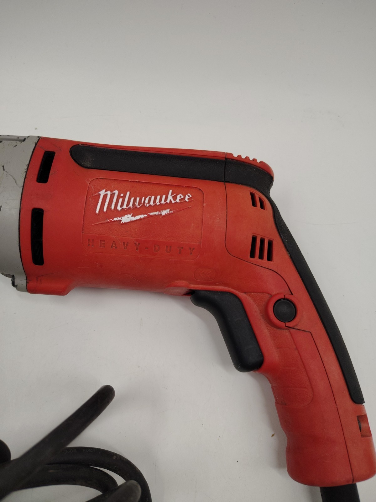 Milwaukee 6852-20 18-Gauge Double Insulated, 10′ Corded Shear 6.8A Motor