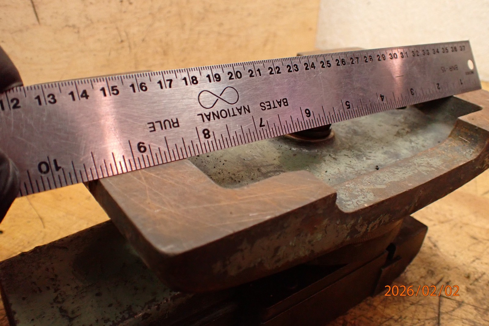 OLDER SMALL MILLING OR GRINDING GRINDER VISE W/ SWIVEL BASE CASTING