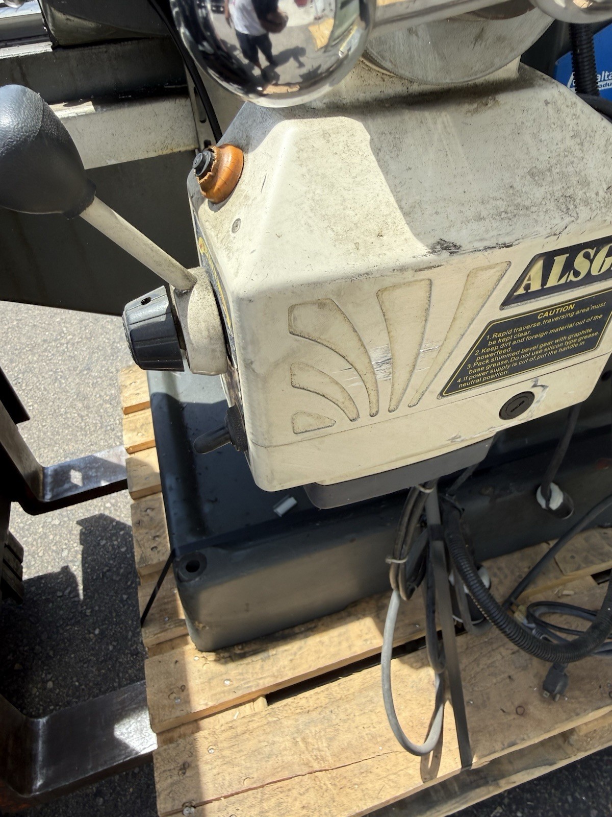 Vertical Mill With 4 Foot Stage