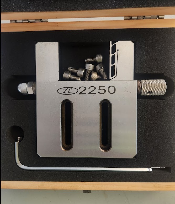 ZC Stainless Steel Wire Cut Vise in case – ZC-2250