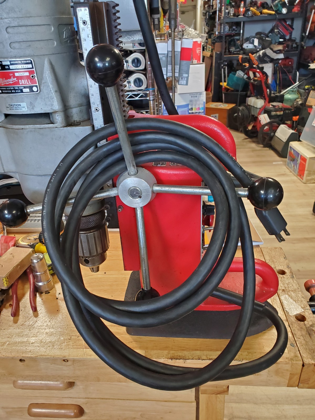 Milwaukee 4202 Heavy Duty Electromagnetic Drill Press 120V 12.5A