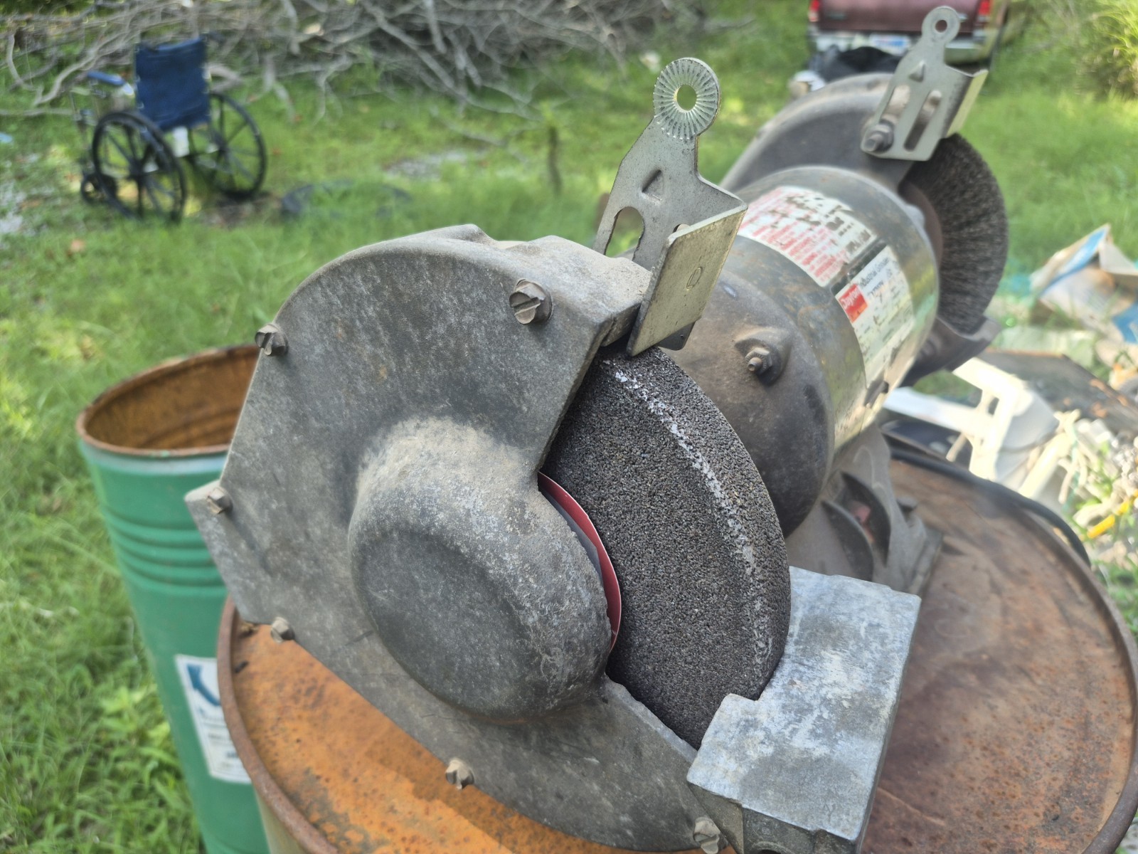 DAYTON INDUSTRIAL GRINDER 1Z707Y 3/4 HP 3600 MAX RPM 115 VOLT 5.8 AMP 8″ WHEEL