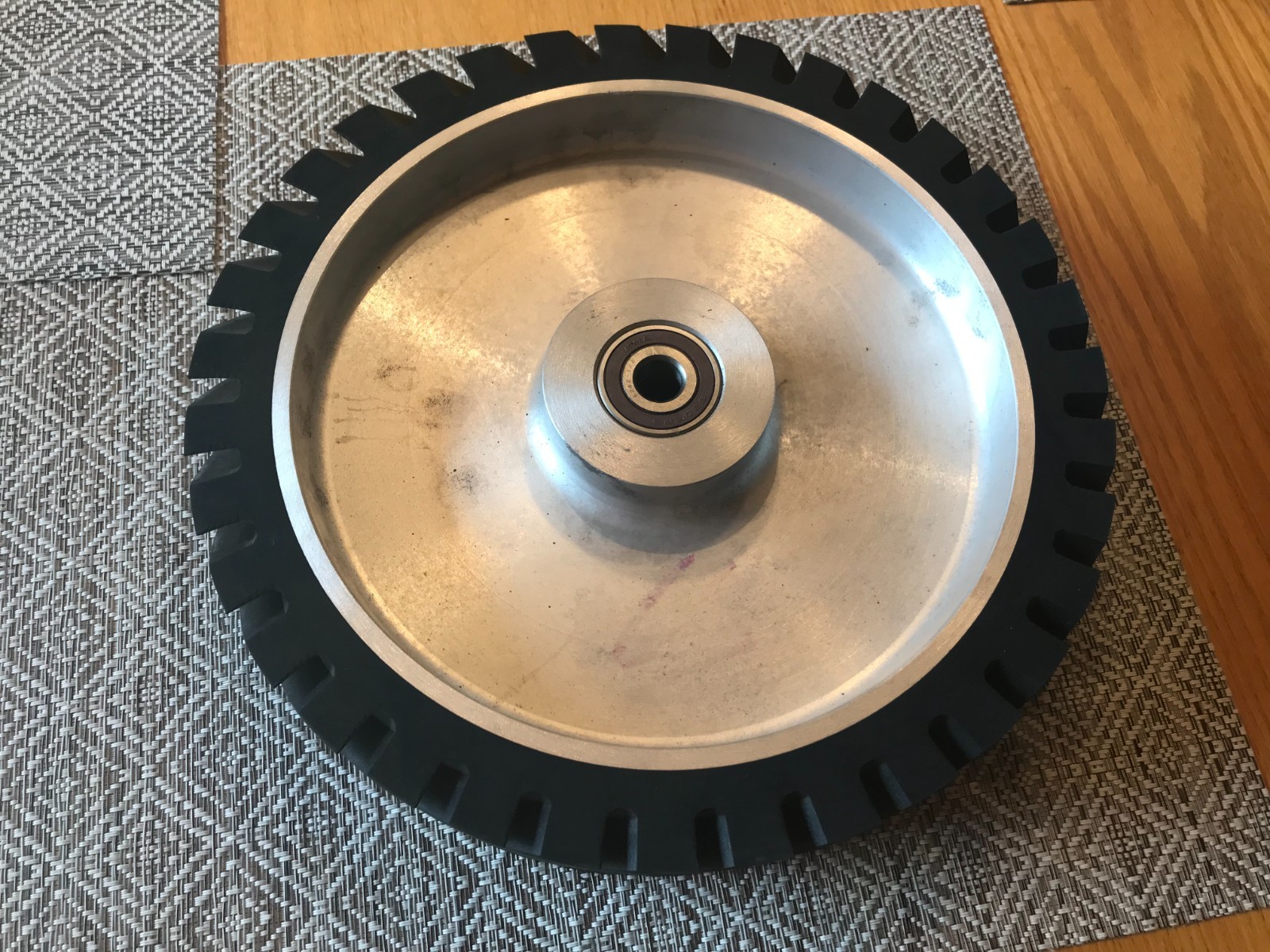10″ Serrated Rubber Belt Grinder Contact Wheel, 1/2″ inch bore