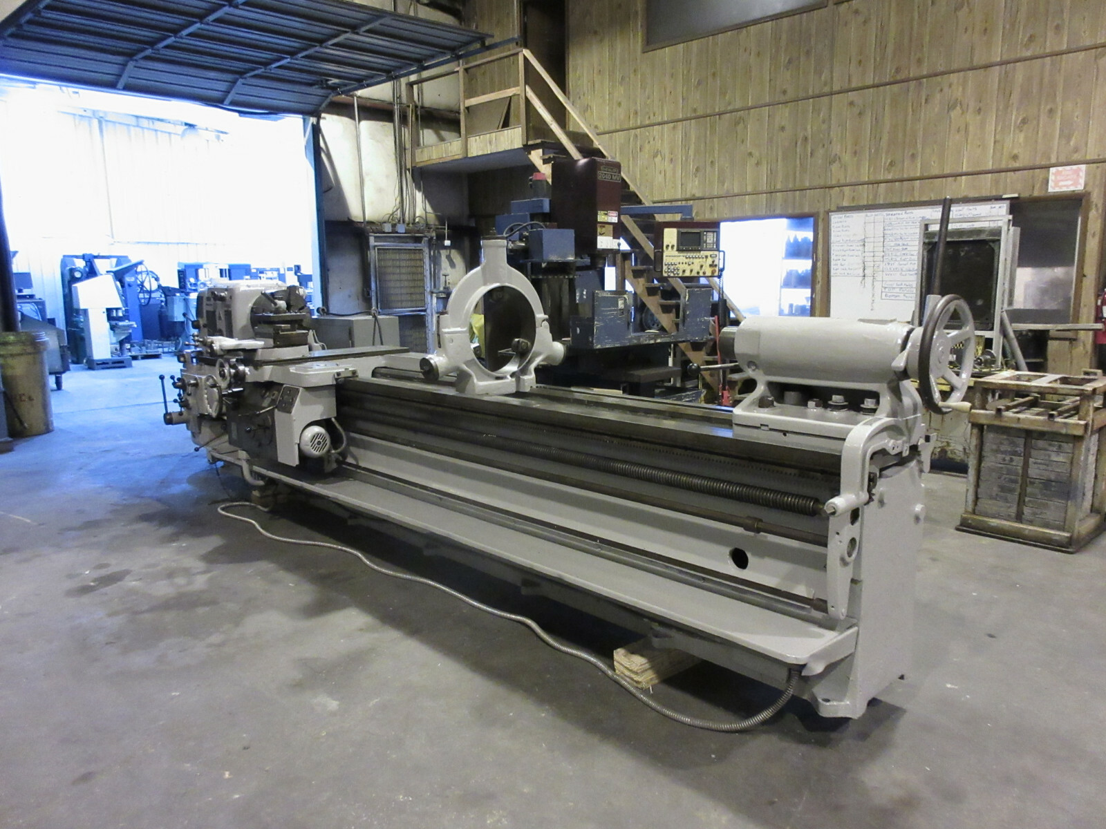 TOS 28″ x 132″ Geared-Head Heavy Duty Engine Lathe Inch & Metric Threading