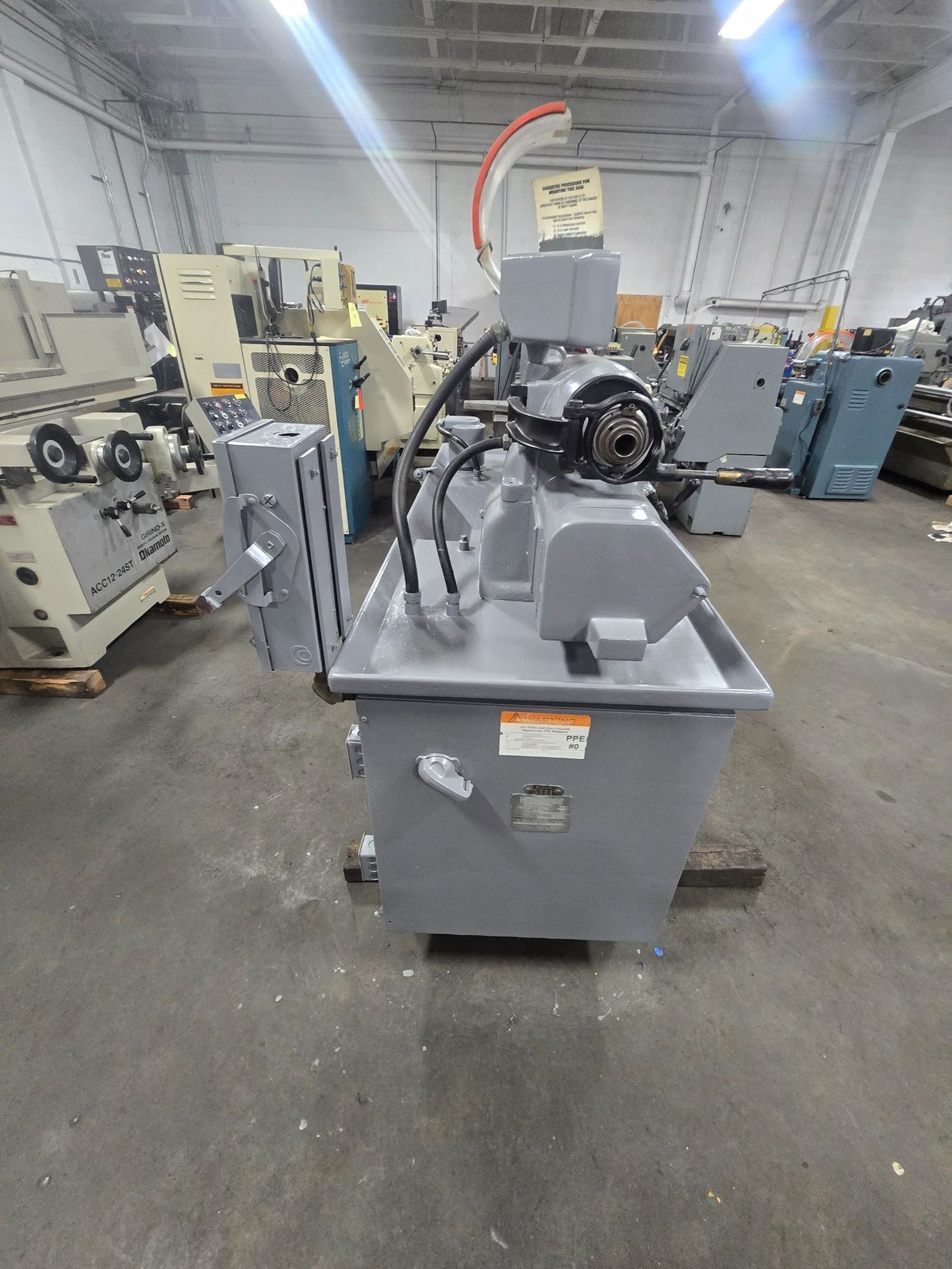 11”x18” Hardinge HLV-H-EM Tool Room Lathe w/Inch/Metric