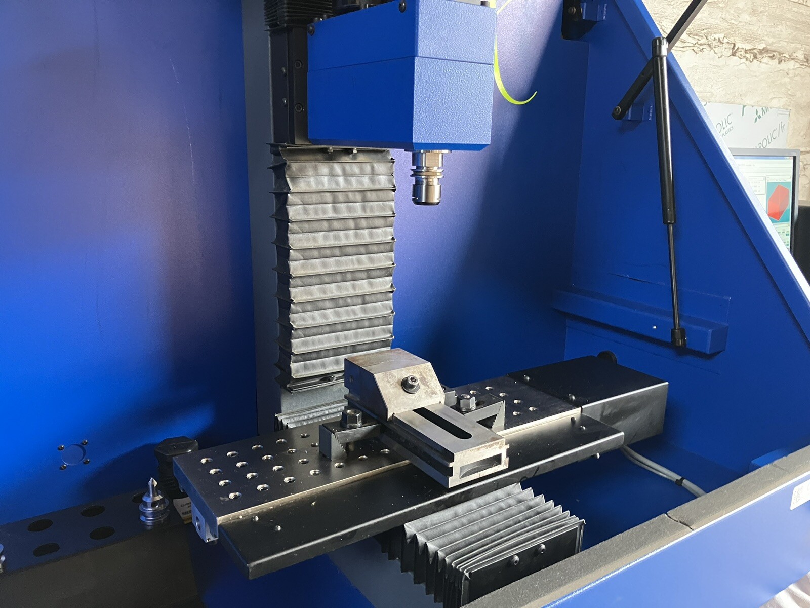 2014 Intelitek CNC Mill eXpertMill VMC-0600 Milling Machine 1HP 110v ISO20