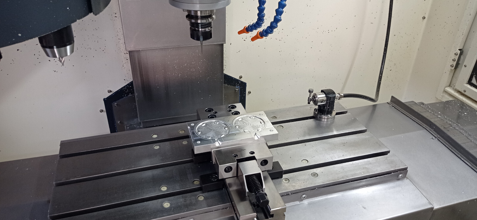 Custom mold building services, CNC machining services, CNC production of parts