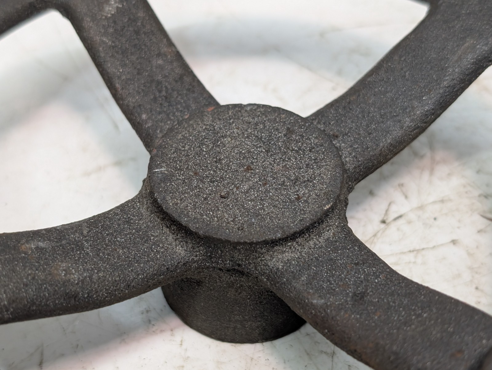 D-3 Heavy-duty 4-spoke cast-iron industrial machine assembly hand wheel control