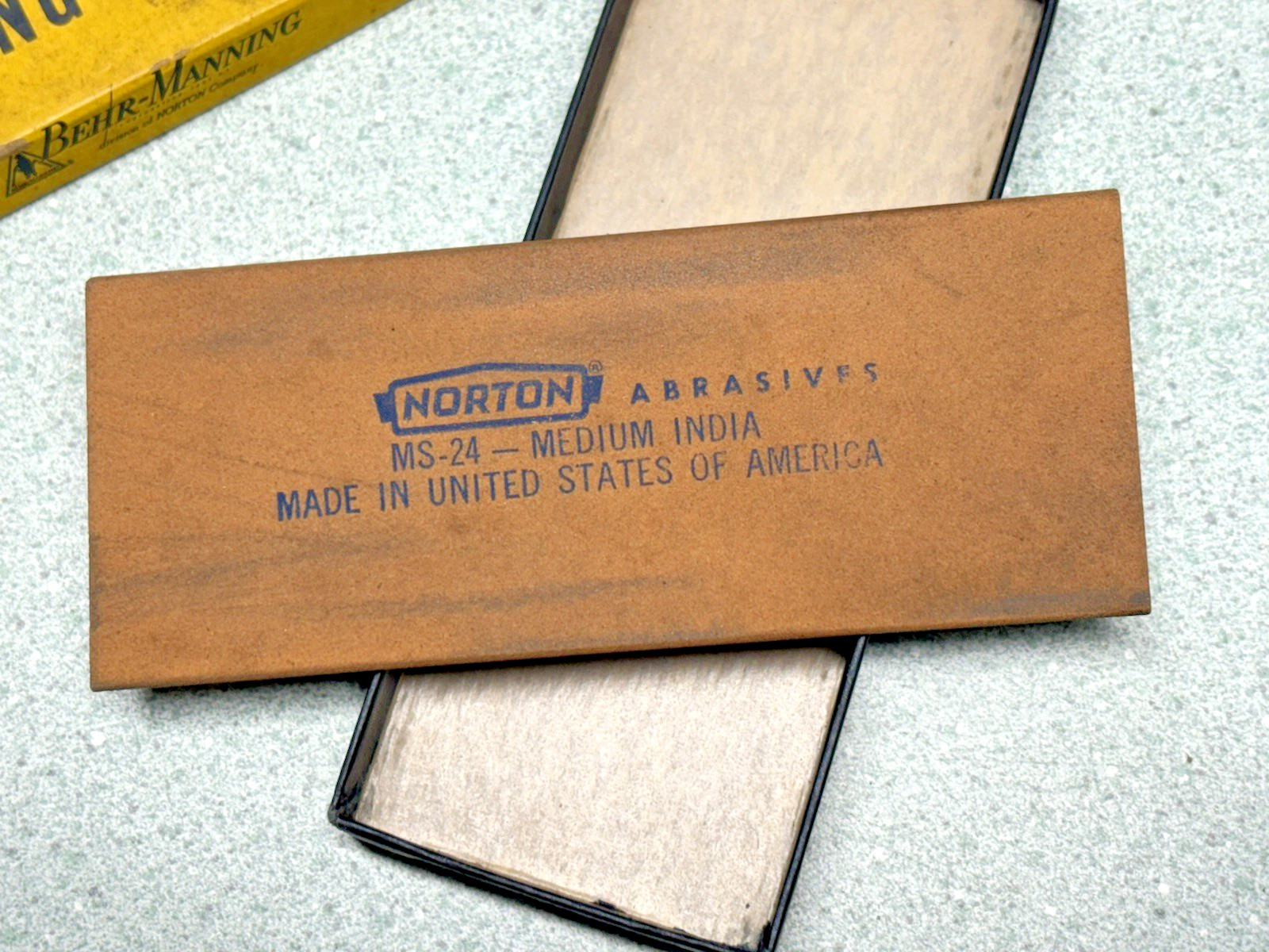 NORTON Medium India Round Edge Slip Stone FS24 Oil Sharpening Chisel Plane