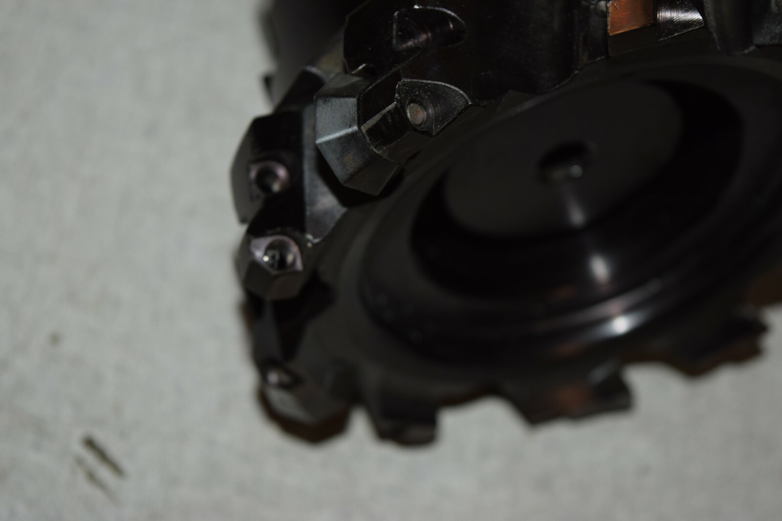Kennametal 5″ KFSR500OF6445M6 Milling Cutter Face Mill with CAT50 Tool Holder
