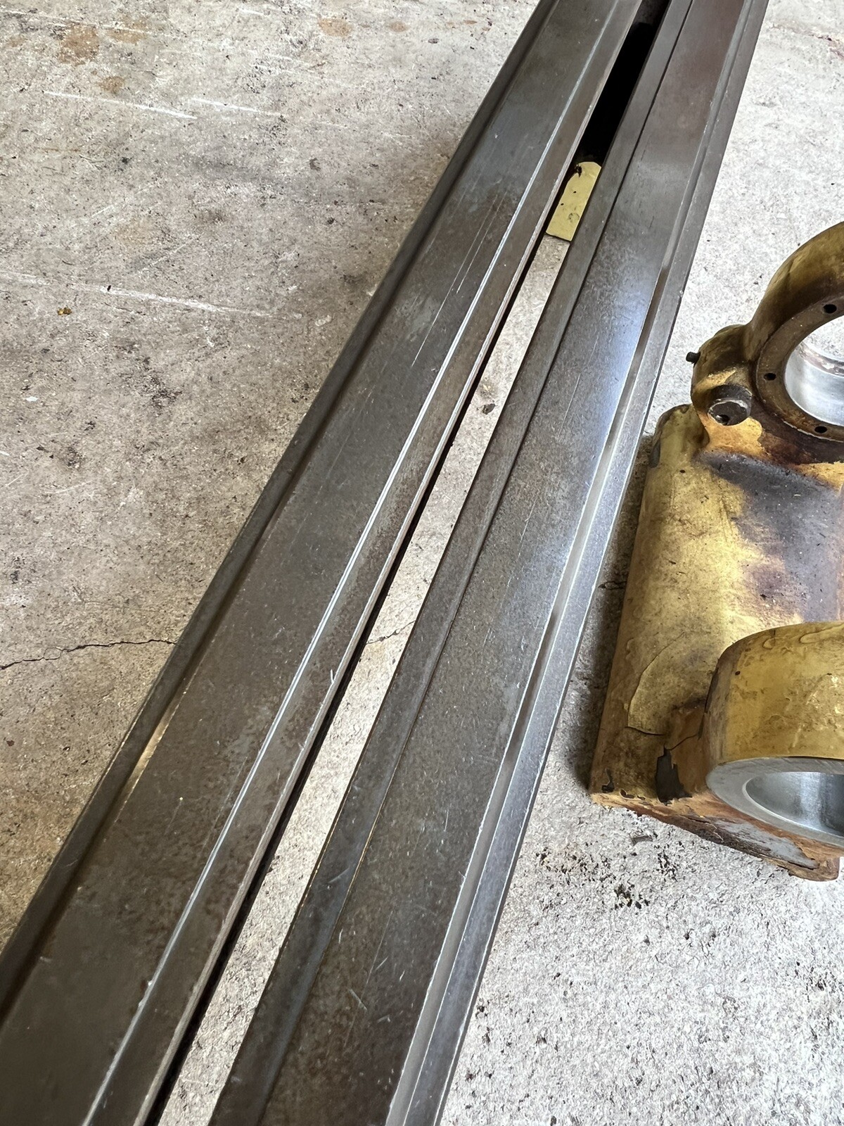 Habegger-Netor JH 102 Metal Lathe Bed And Headstock Casting