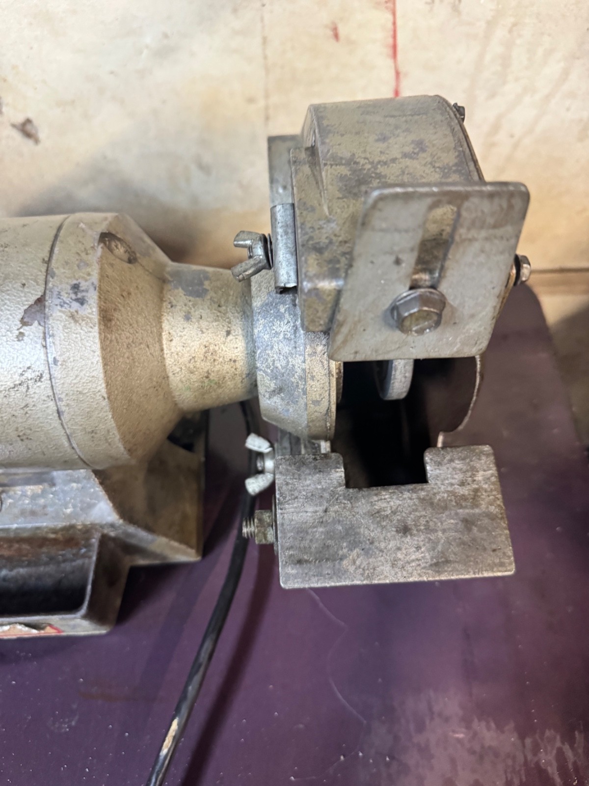 WISSOTA BENCH GRINDER, E-7,7” WHEEL, 1/2HP, 3450 RPM, 115 V, Read Ad