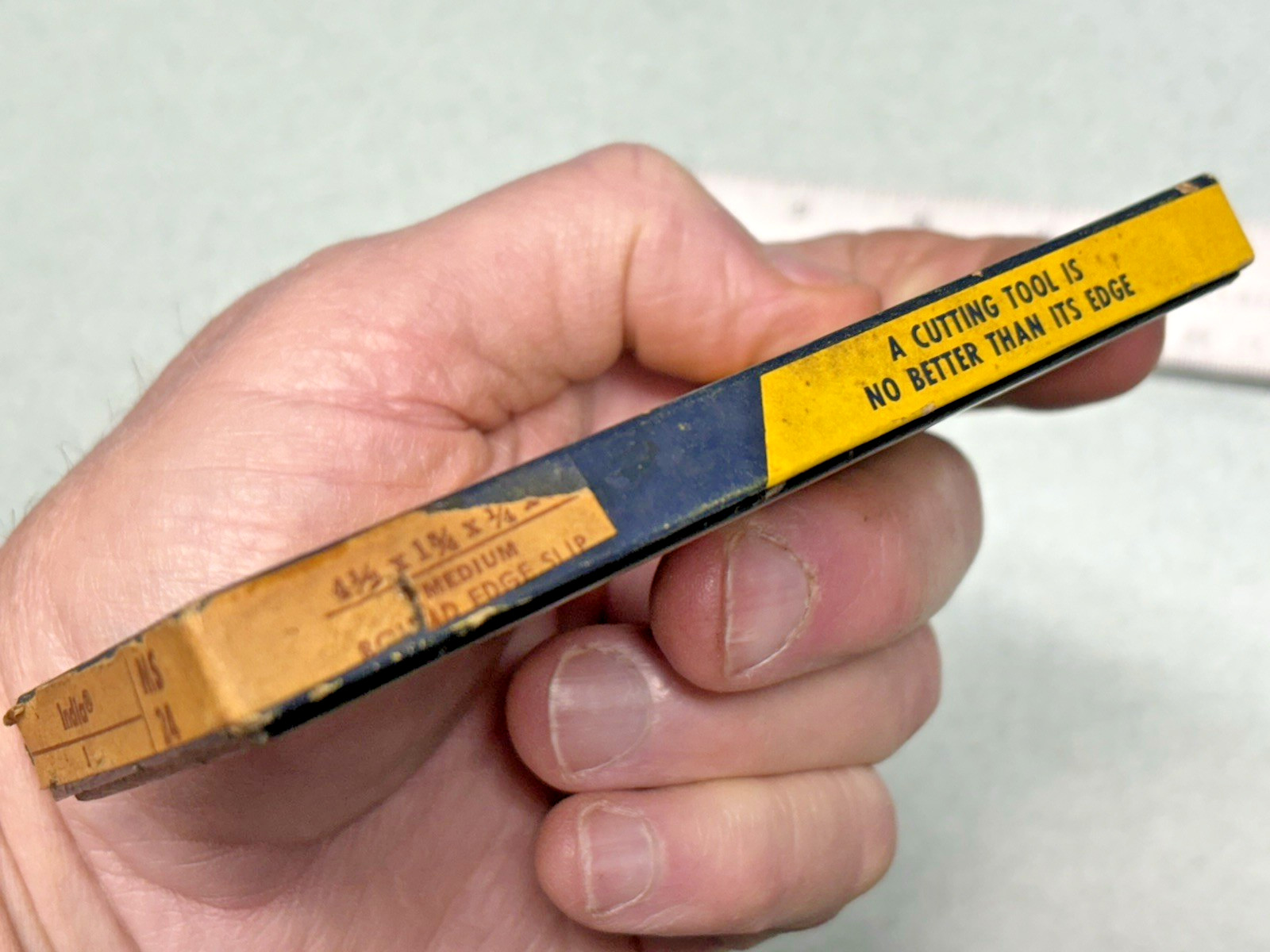 NORTON Medium India Round Edge Slip Stone FS24 Oil Sharpening Chisel Plane