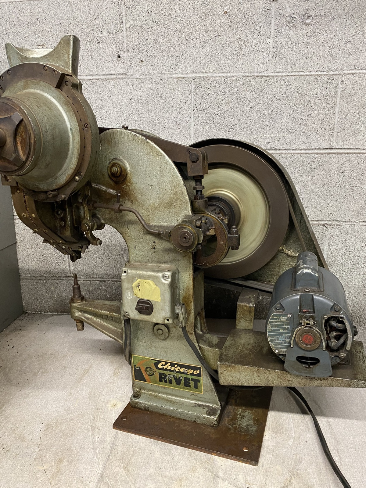 Chicago Rivet & Machine Co. Rivet Riveting Machine