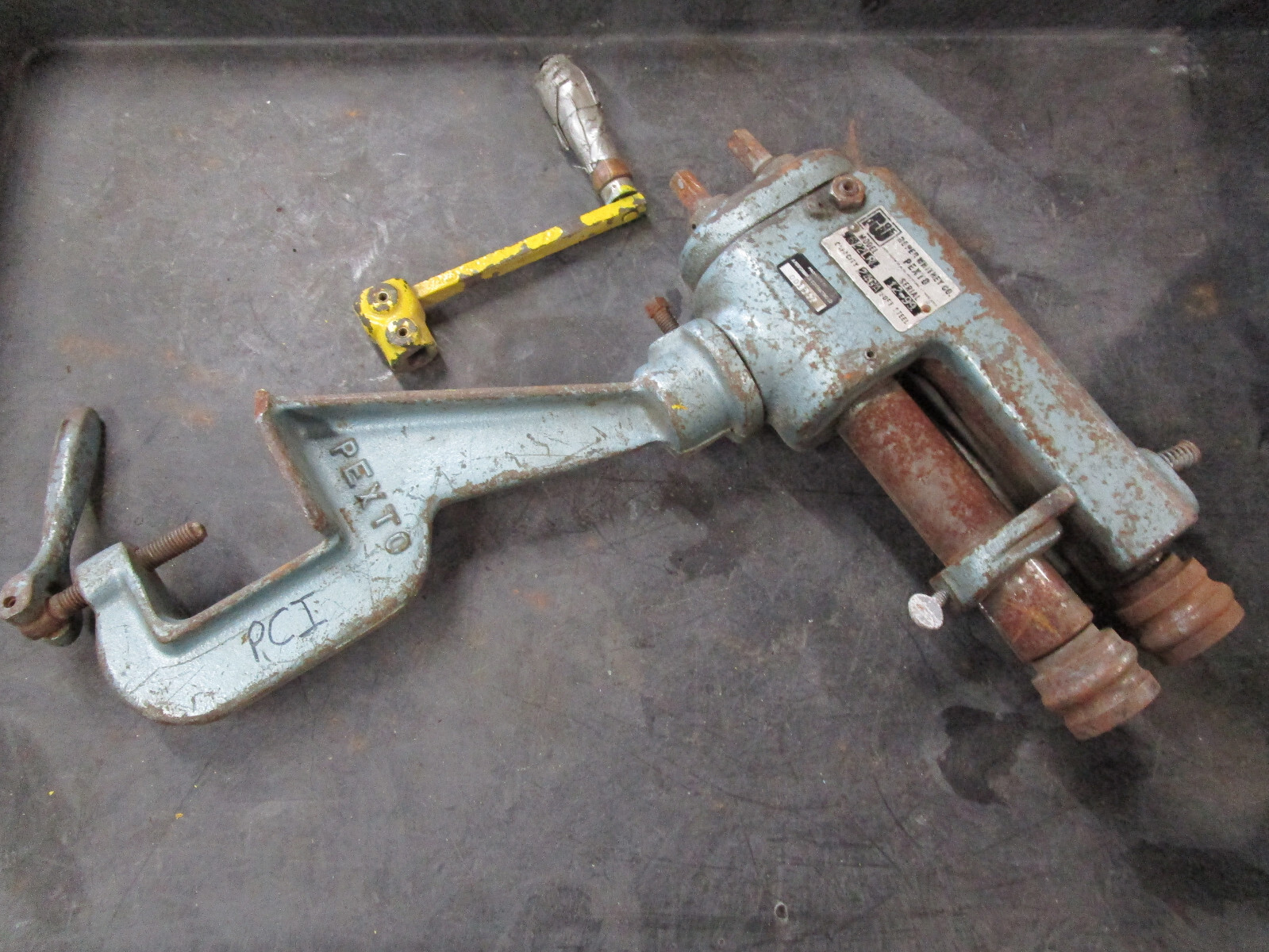 Used Pexto Sheet Metal Hand Crank Powered Flanger Machine Crimper 622LR 24GA