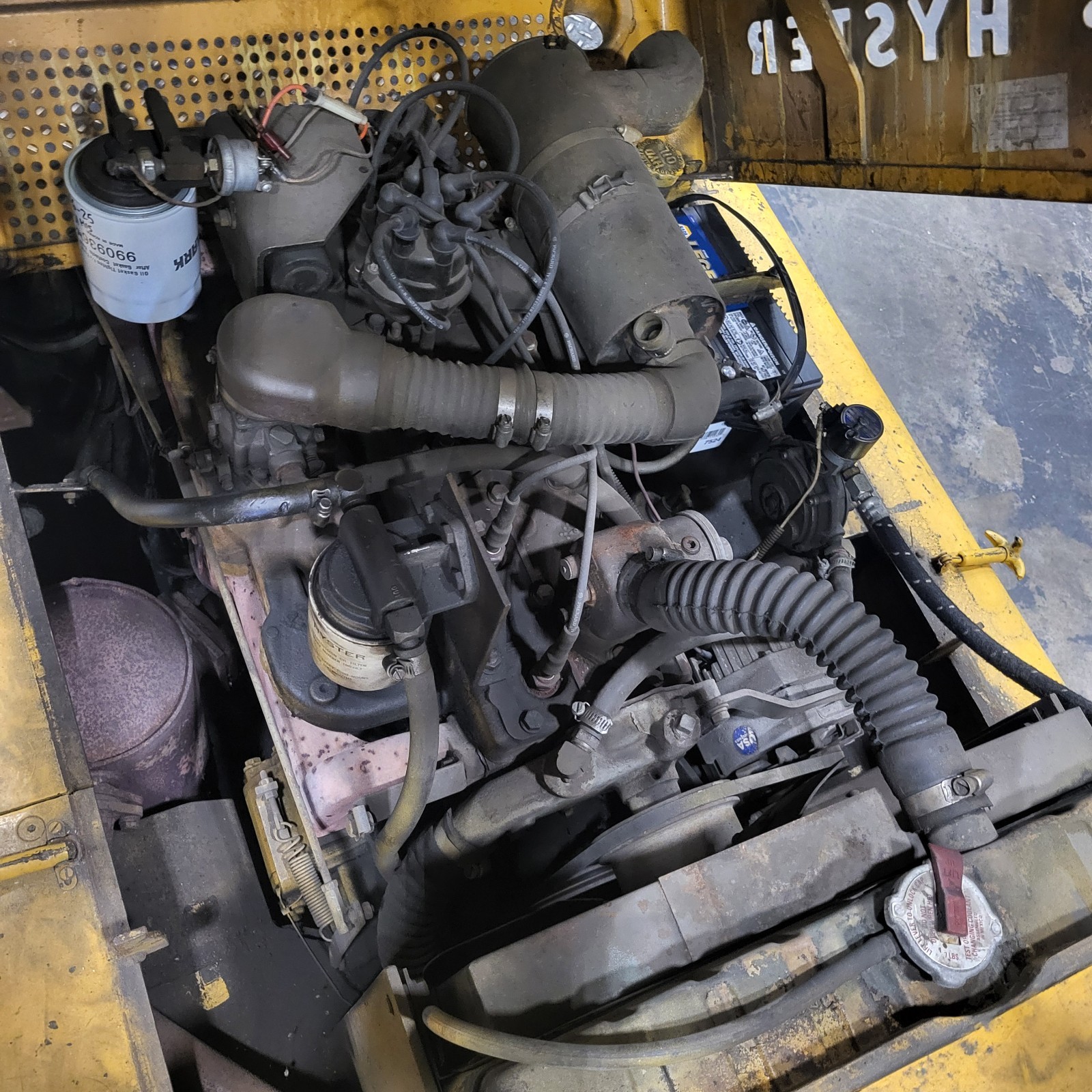 Hyster 10,000 lbs. Cap, Forklift, Propane, 15′ Lift, Side Shift, 3335 Hours