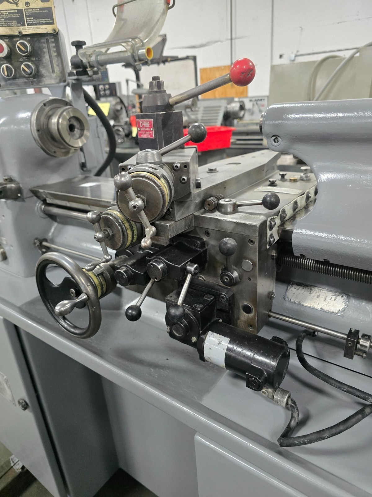 11”x18” Hardinge HLV-H-EM Tool Room Lathe w/Inch/Metric