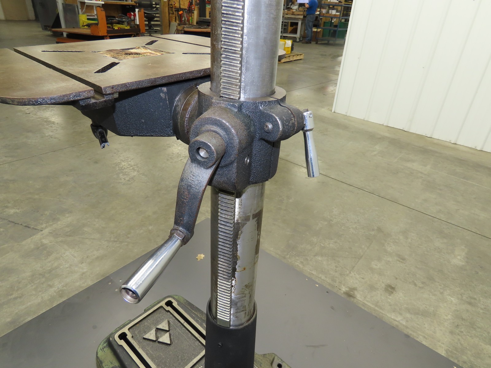Delta 17-959L Laser Drill Press 17″ Single Phase 120V 3/4Hp 250-2720RPM