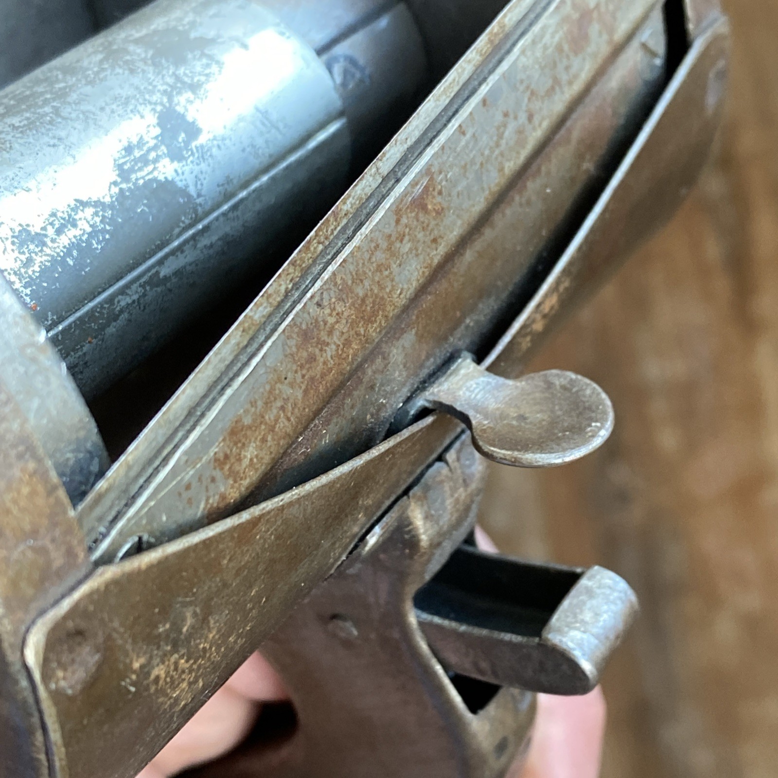 Vtg Hand Held Pistol Grip Thumb Close Tin Smith Roll Reel Feeder Dispenser