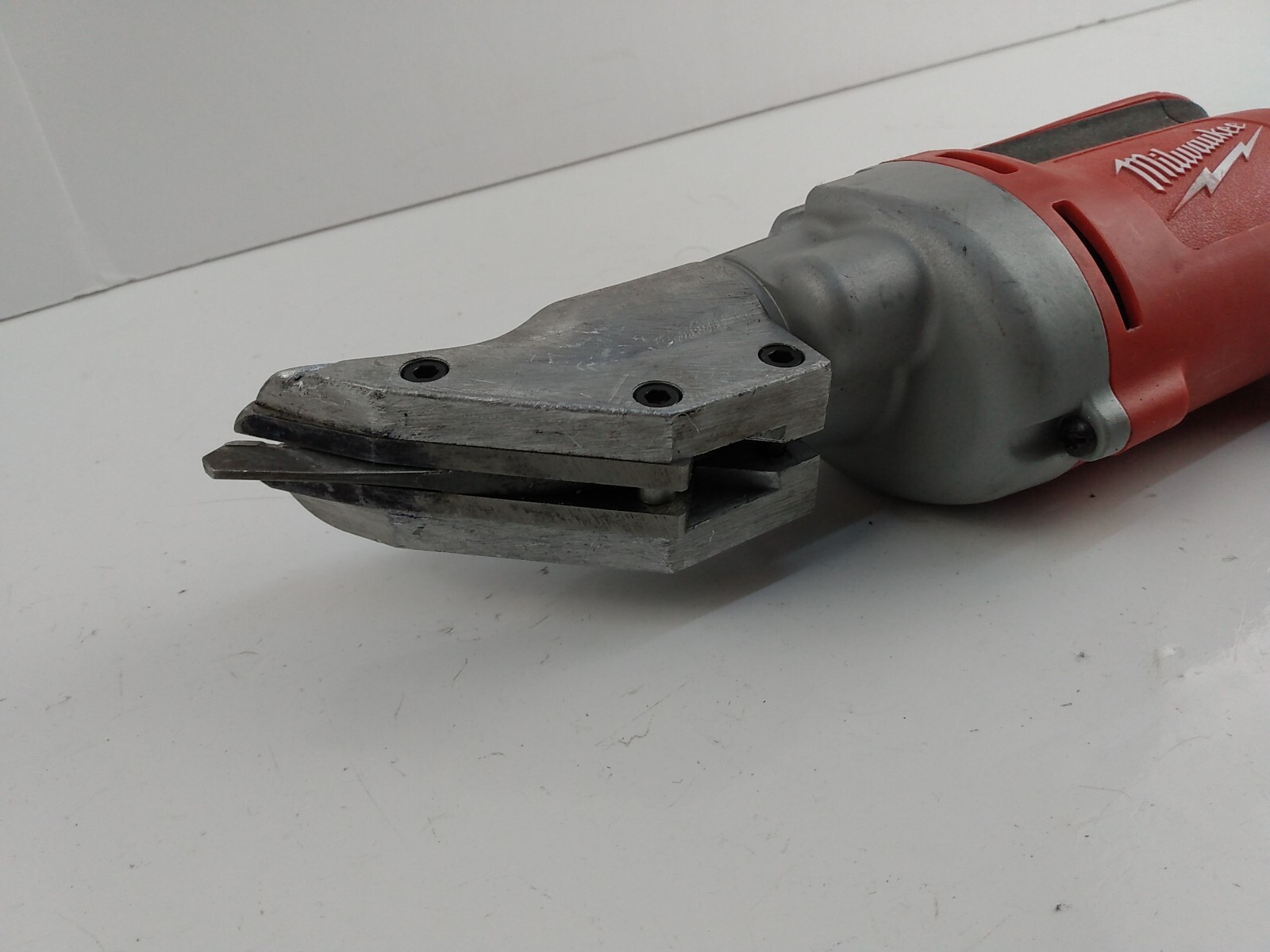Milwaukee 6852-20 BROKEN Corded 18-Gauge Sheet Metal Shear 6.8 Amp Motor BROKEN