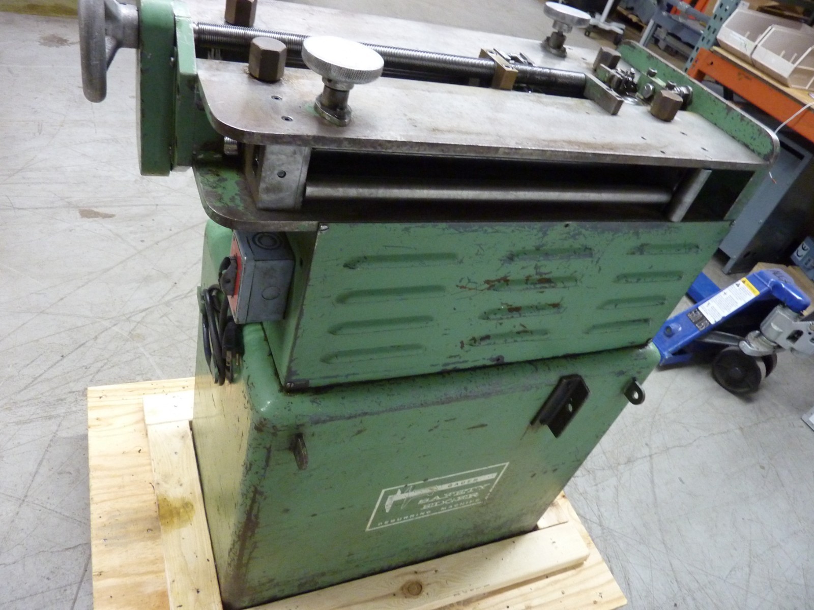 GAUER SAFETY EDGER DEBURRING MACHINE MOD 5H20 20″ MAX WIDTH (31247)