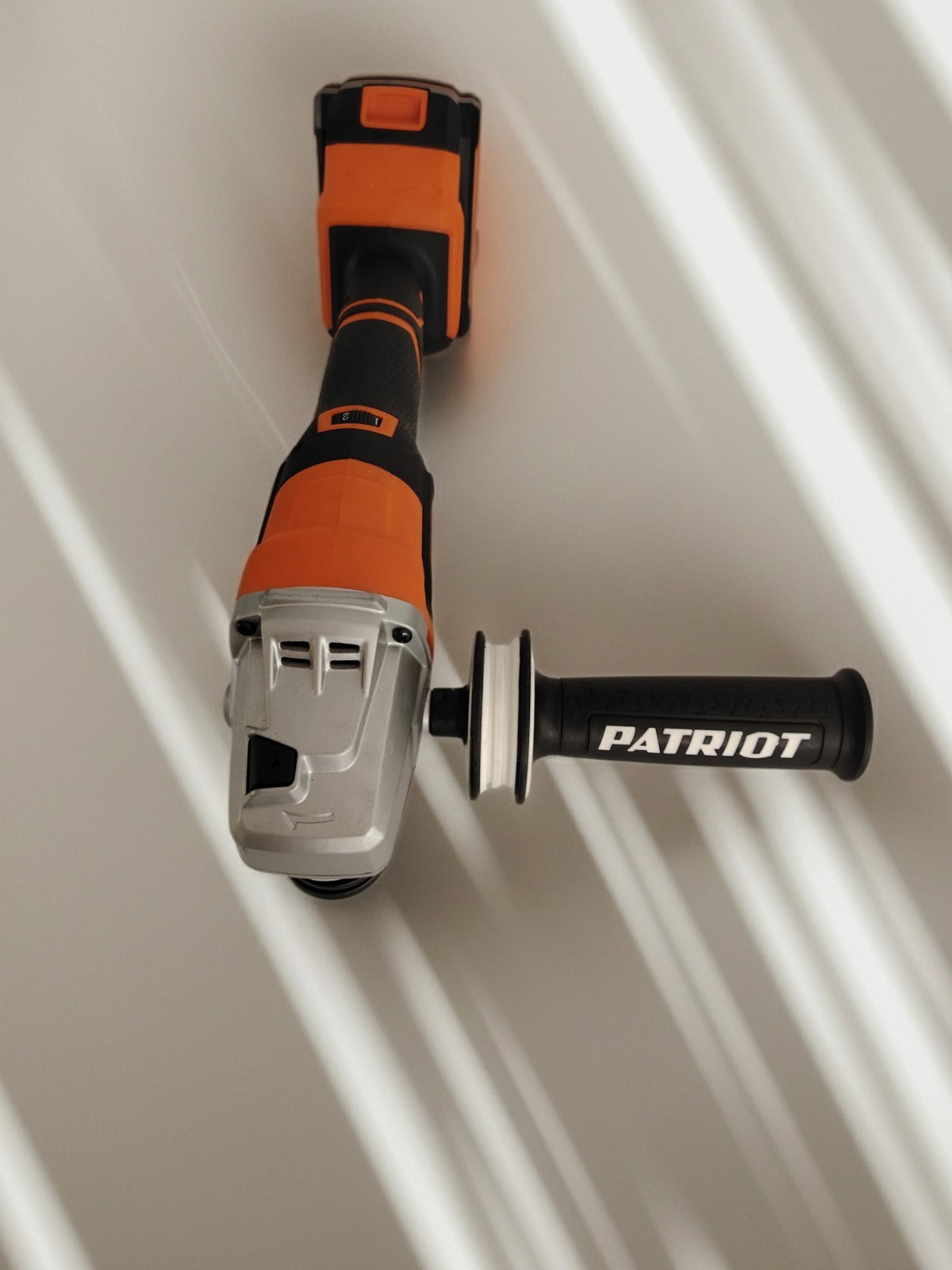 4.5 Inch Grinder and Polisher with Variable Speed with 6 Speeds M14 Thread 230V