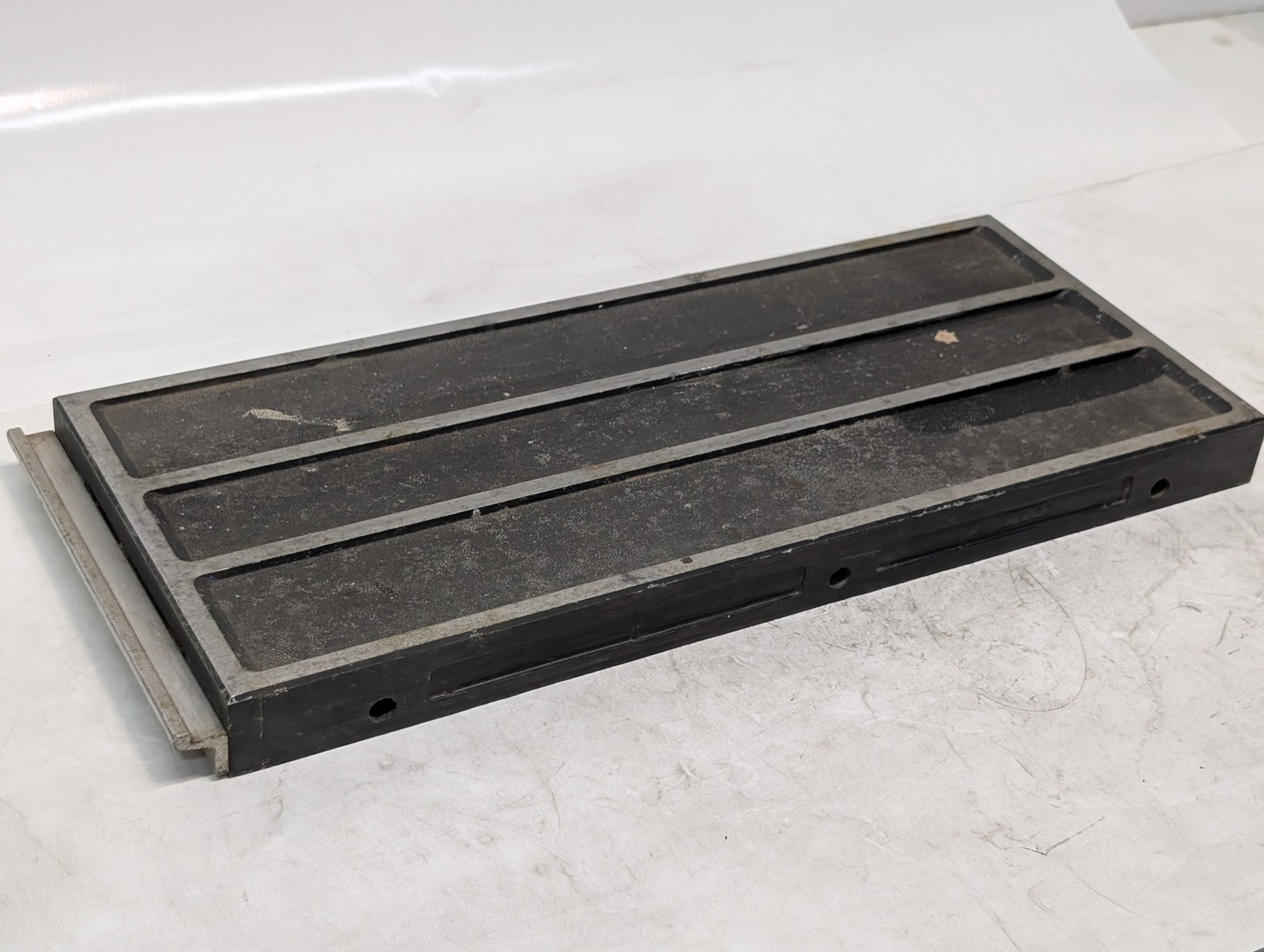 804082 Magnetic Chuck Surface Grinder Table 24×8 in as shown in pictures