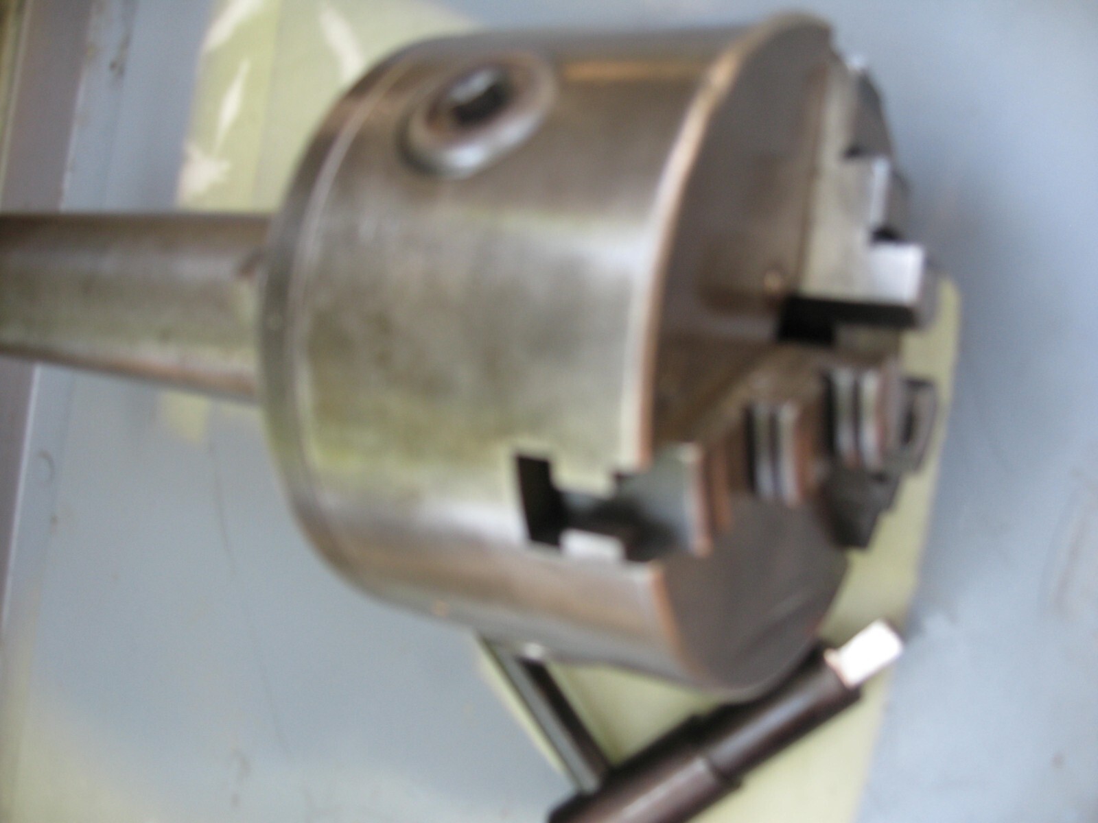 Lathe chuck,4″ 3 Jaw, Id, Od, Soul B&S # 12 Arbor New chuck wrench Nice