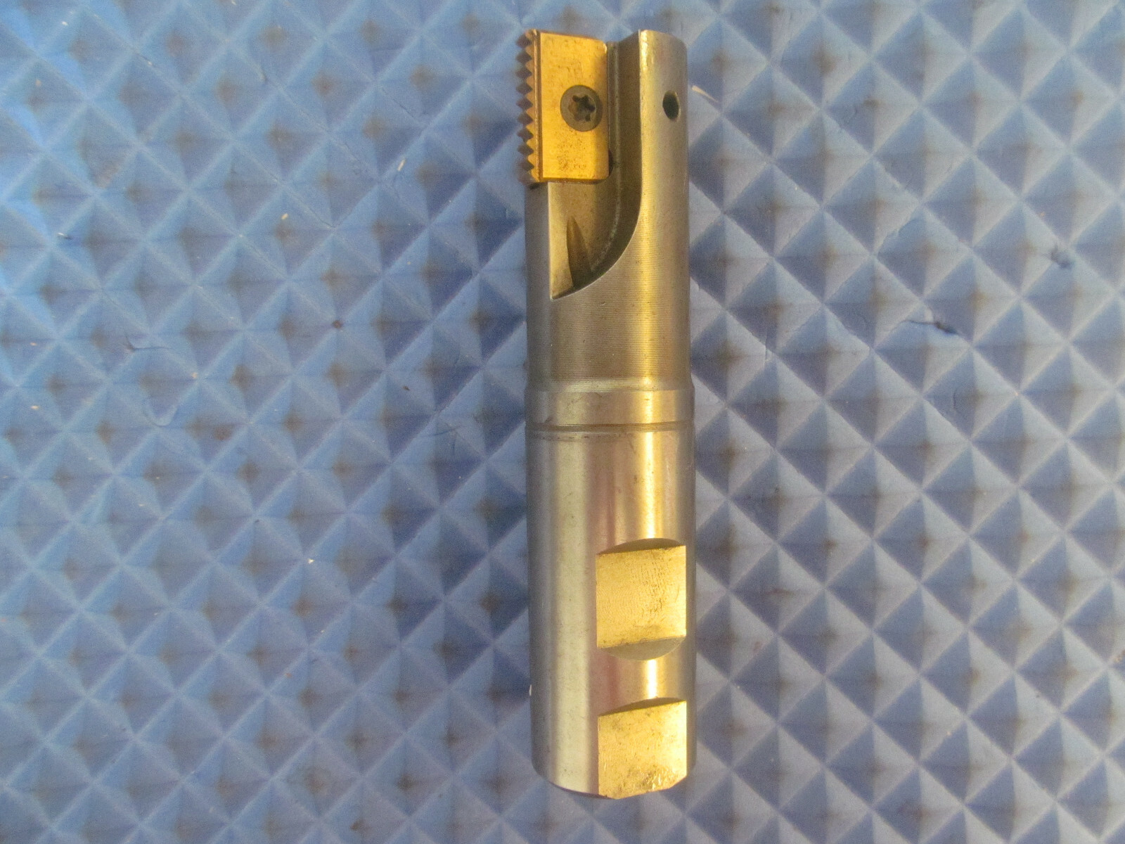Coolant Thru TMX0100 Inserted Thread Mill 1″ Shank Pockets in Perfect Condition