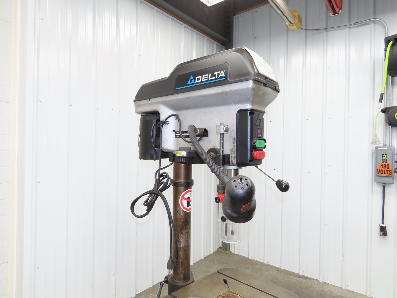 Delta 17-959L Laser Drill Press 17″ Single Phase 120V 3/4Hp 250-2720RPM