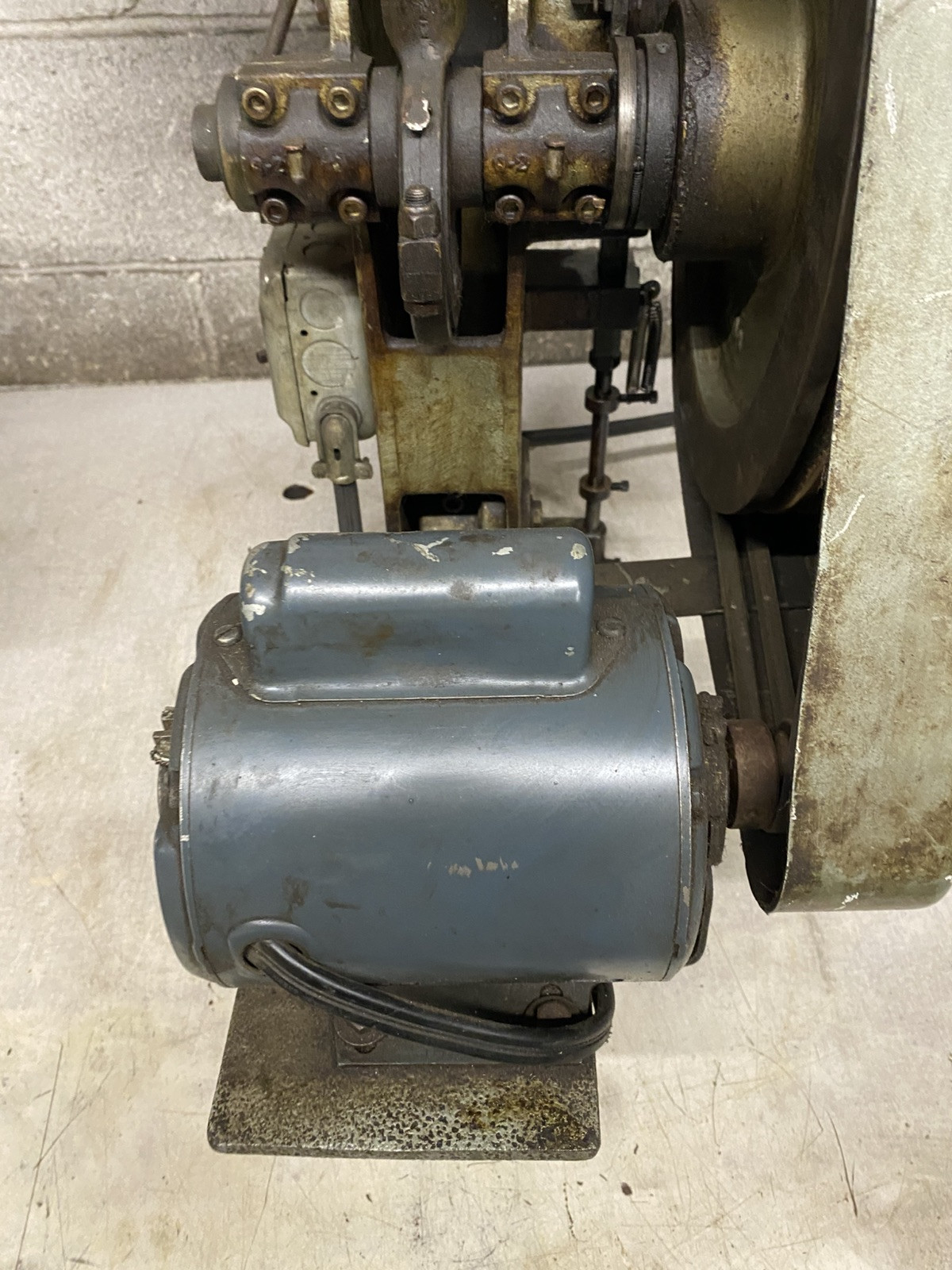 Chicago Rivet & Machine Co. Rivet Riveting Machine