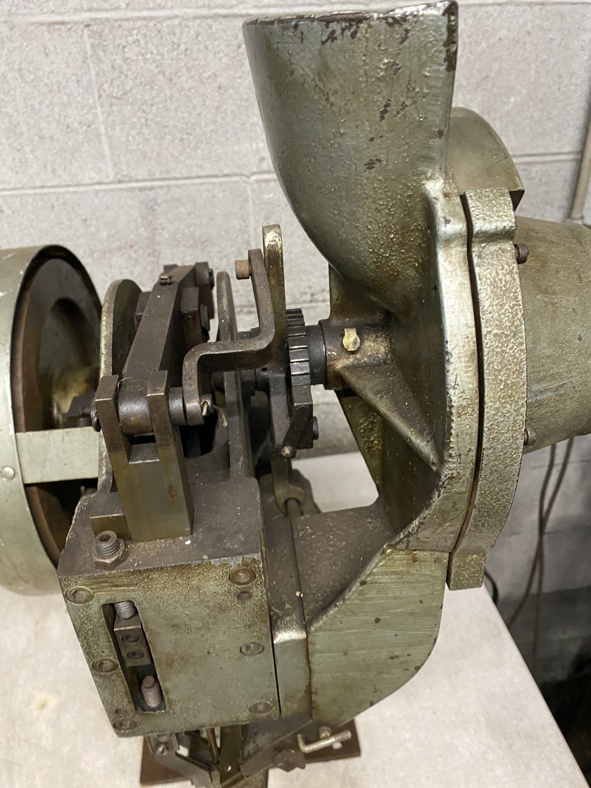 Chicago Rivet & Machine Co. Rivet Riveting Machine