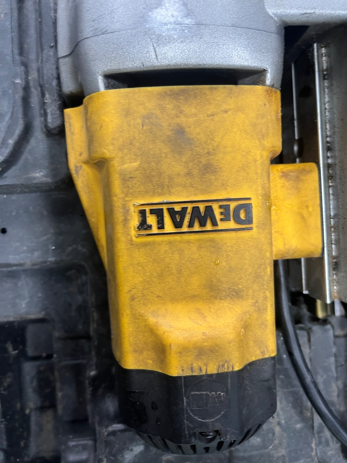 DEWALT Drill Press Magnetic 2-inch 10-Amp (DWE1622K)