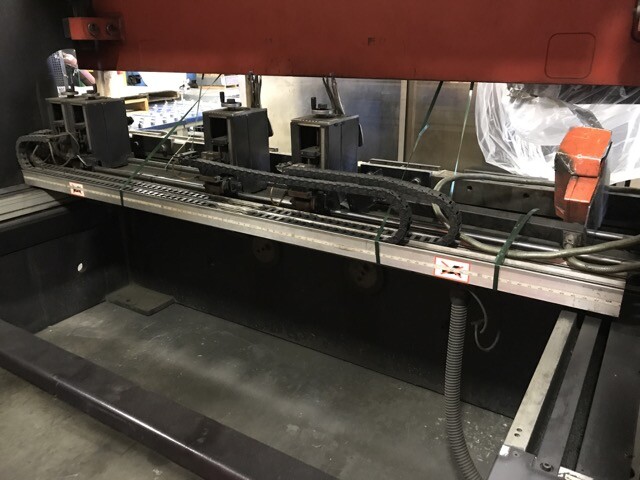 138 TON AMADA HYDRAULIC PRESS BRAKE 7.8″ STROKE 18.5″ OPEN HEIGHT 10.7″ CLOSED H