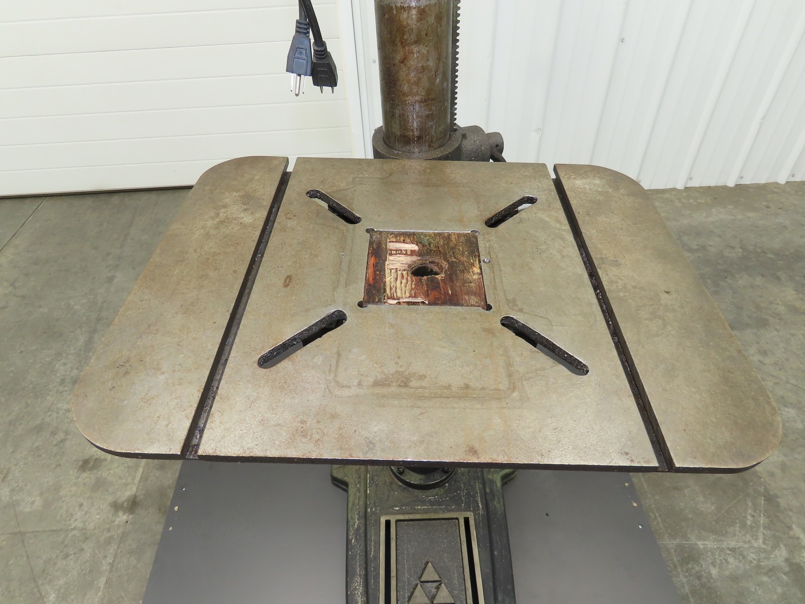 Delta 17-959L Laser Drill Press 17″ Single Phase 120V 3/4Hp 250-2720RPM