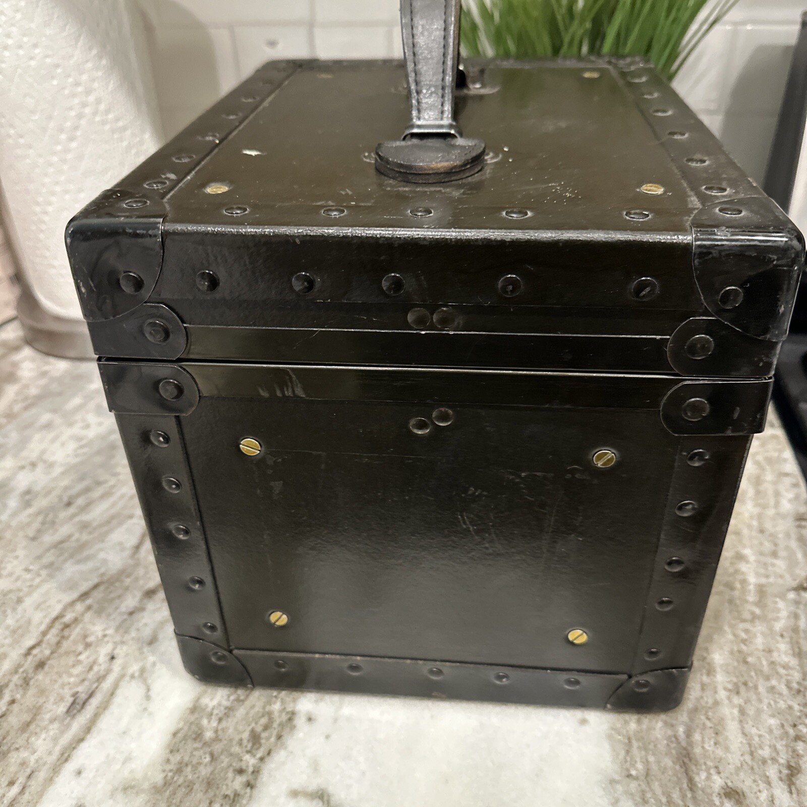 (UNBRANDED) BLACK PADDED STORAGE CASE
