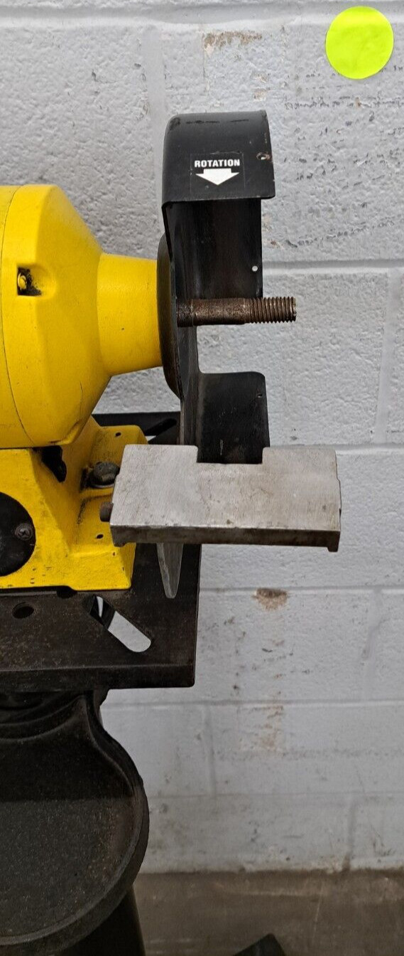DEWALT BENCH GRINDER DW758 8″ BENCH 120 VAC 60HZ 4.2A 3600 RPM 2012-24-YL72018