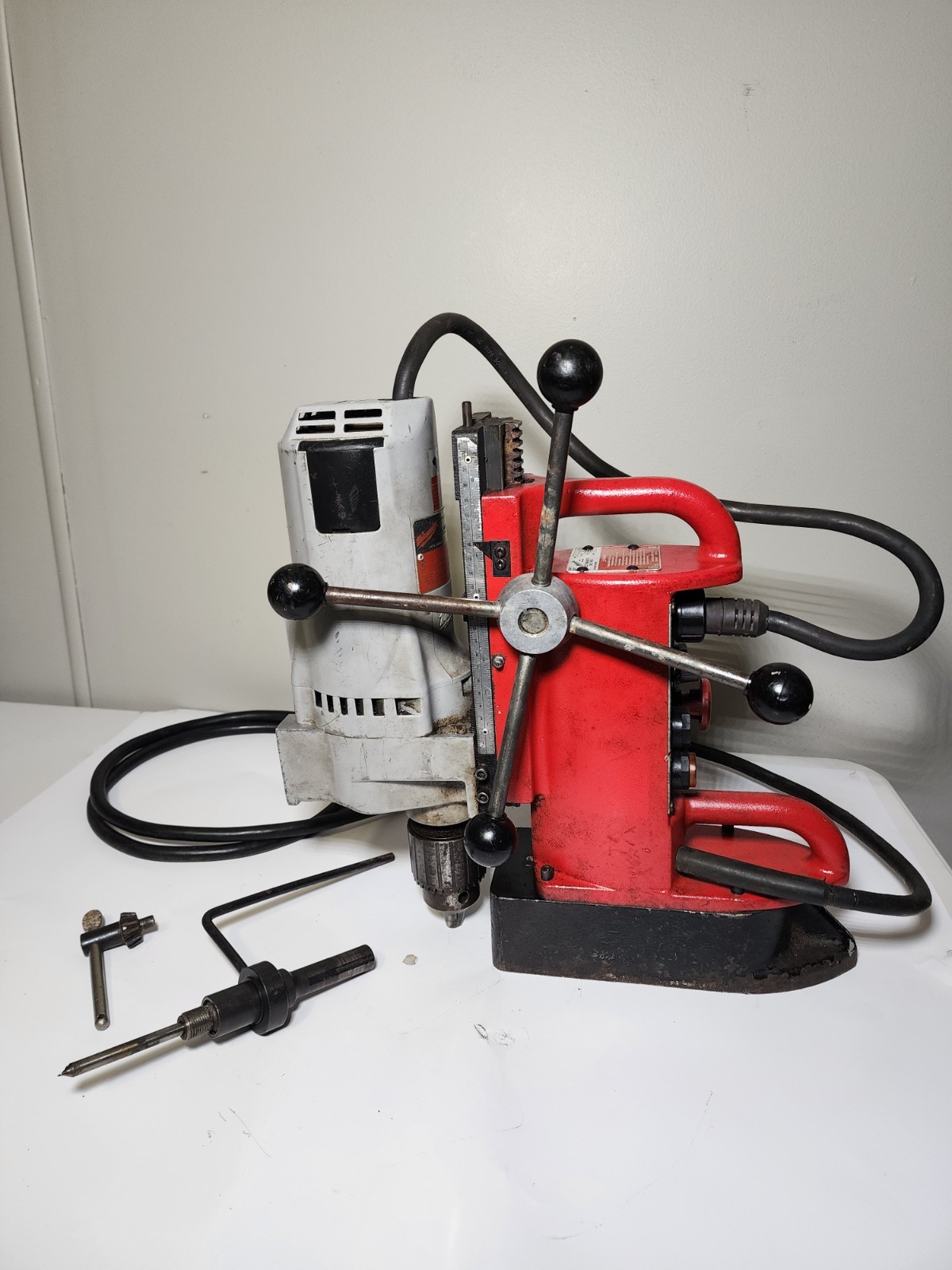 Milwaukee 4202 (4202/4262-1) Magnetic Drill with 3/4″ Chuck, key and oiler