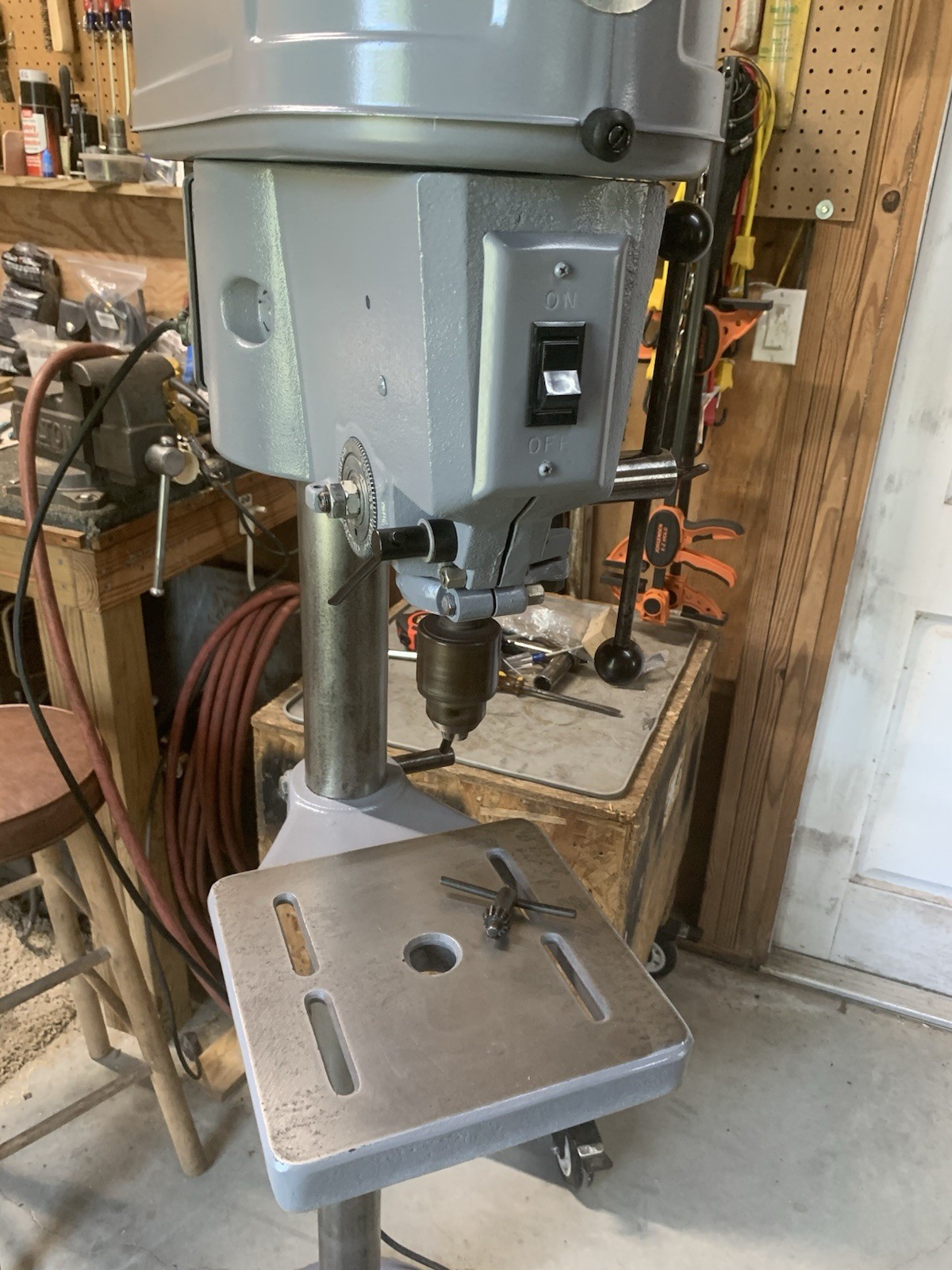 Delta Rockwell 15-017 Floor Drill Press 15″ Swing 12-Speed 1/2″ Chuck 1/2HP