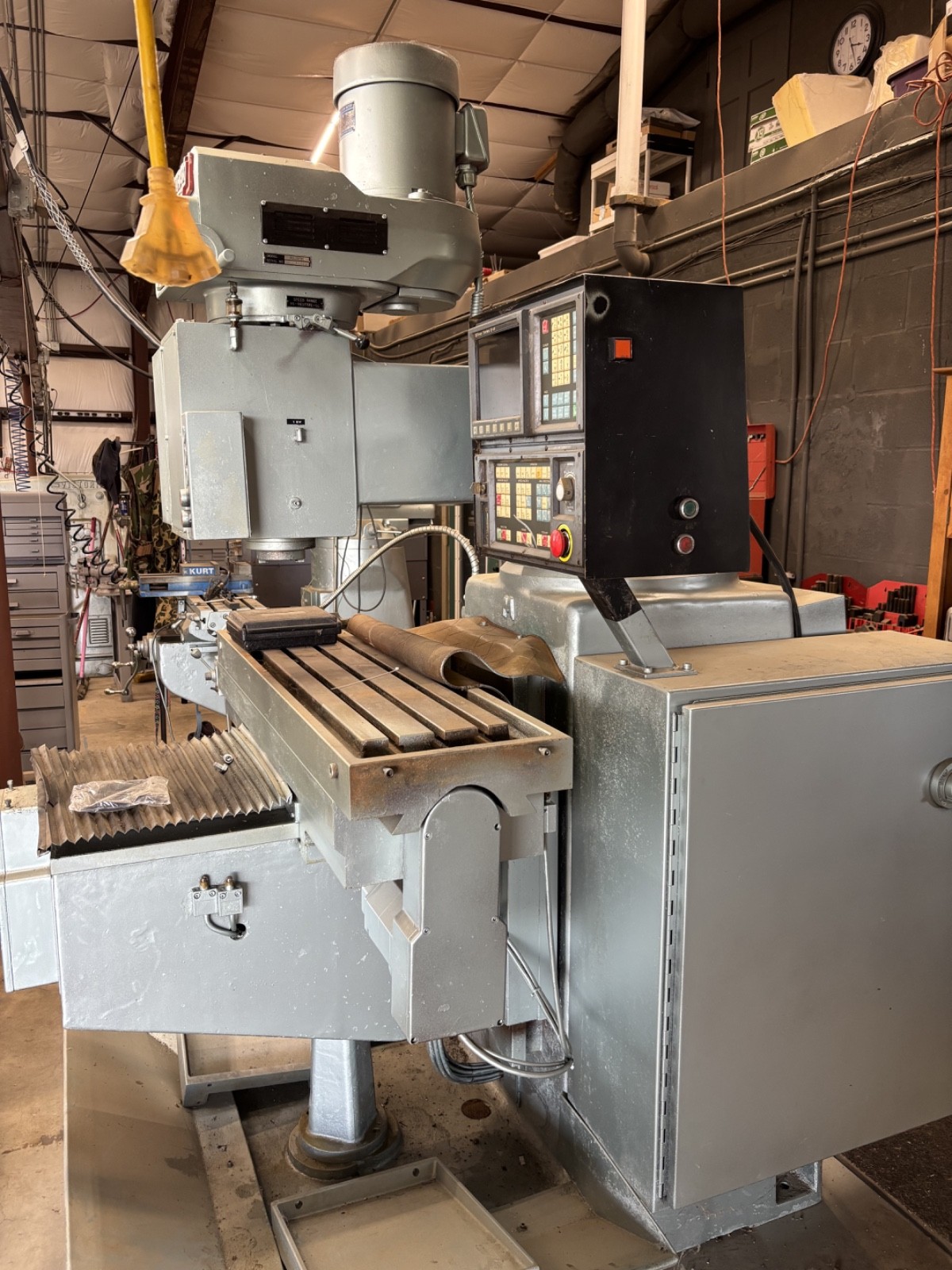CNC milling machine preowned Vectrax model WS-20CNC GE Fanuc O-M controller
