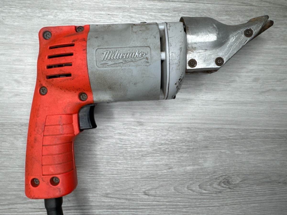 Milwaukee 6850 18 Gauge Corded Swivel Head Metal Shear (A1D031117)
