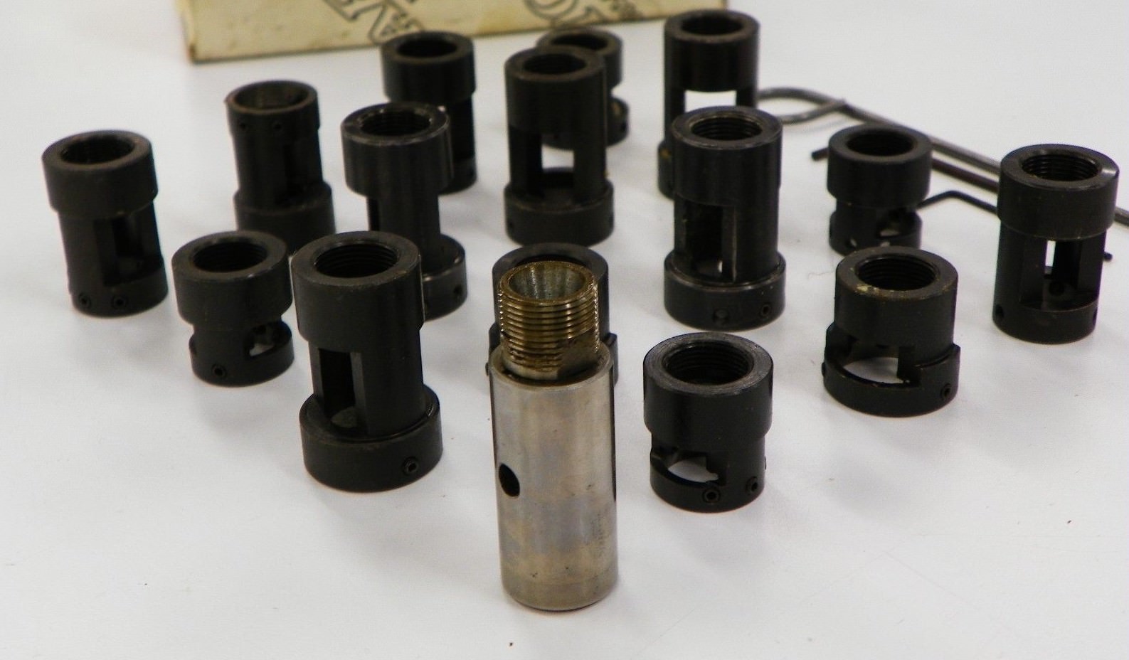 3/4″ DIE CHUCK WITH 13/16″ DIE HOLDERS AND 5/8″ DIE HOLDERS C014