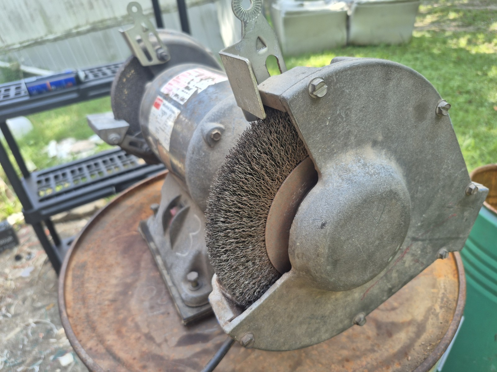 DAYTON INDUSTRIAL GRINDER 1Z707Y 3/4 HP 3600 MAX RPM 115 VOLT 5.8 AMP 8″ WHEEL