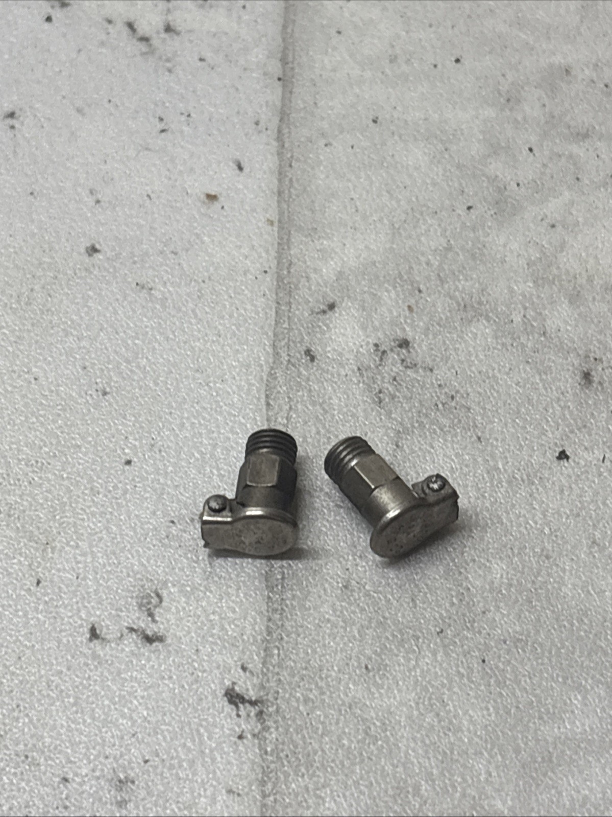 2 Gits Oilers – 1/4″ outside diameter New Old Stock Parts Threaded