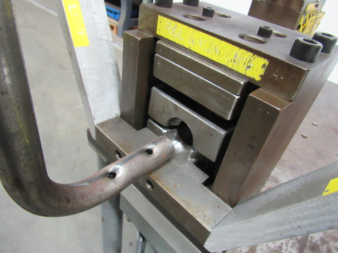 5 Hp Double Cylinder Custom Hydraulic Punch Press 2 Hole Punch for 1″ Tube 460V