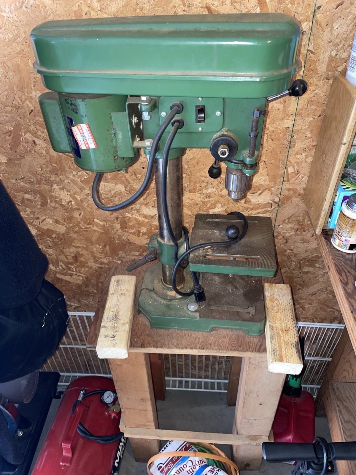 Central Machinery 884 8″ Bench Drill Press JT33 5-Speed Belt Drive 1/2″ 110V