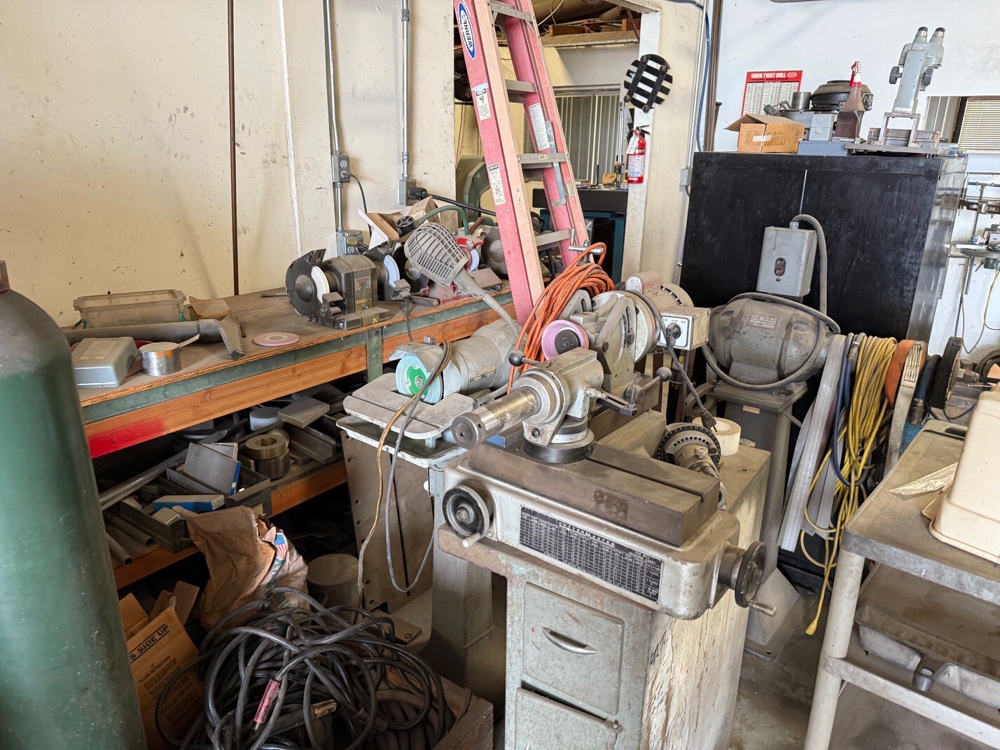 CNC Bandsaws Fully Automatic and Manual Mill and Bandsaw.